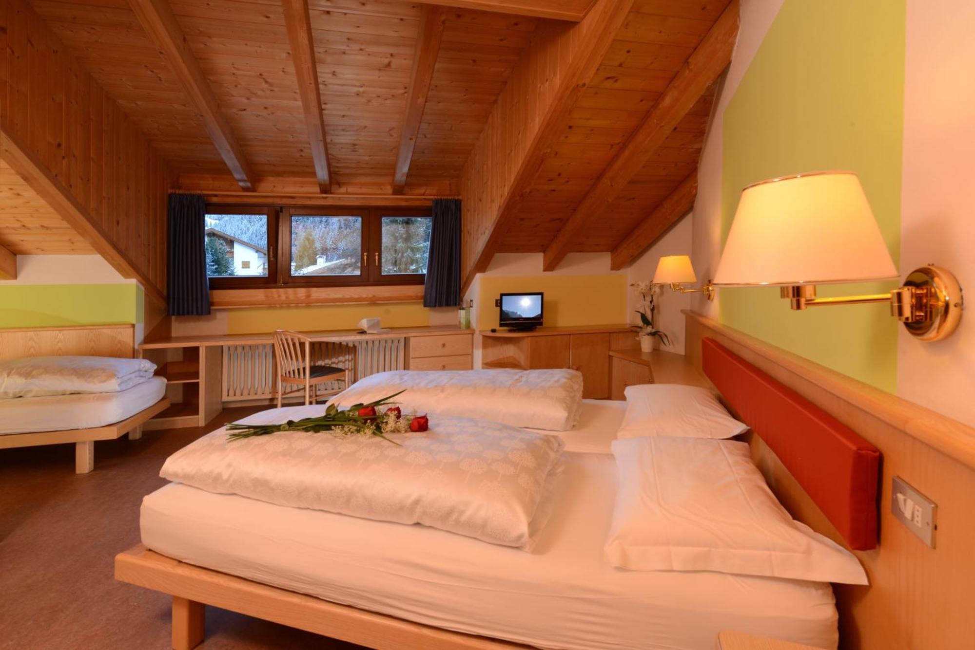 סלבה די ואל גרדנה Hotel Casa Alpina - Alpin Haus חדר תמונה
